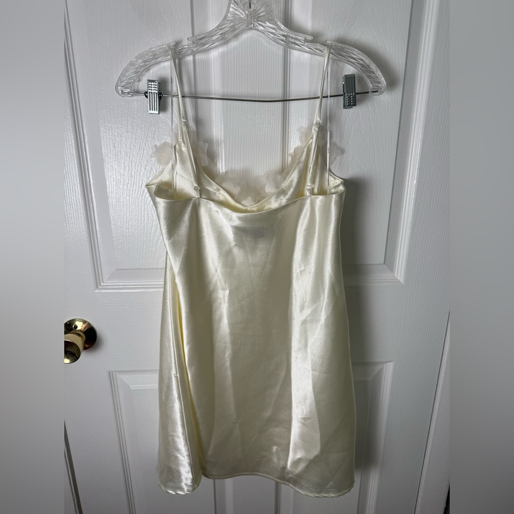 Elliatt Katalina 3D Floral Appliqué Mini Dress in Ivory - Picture 8 of 11